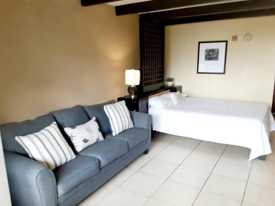 Beautiful One Bedroom Resort-Style Studio With Pool And Beach Access Ruskin Luaran gambar