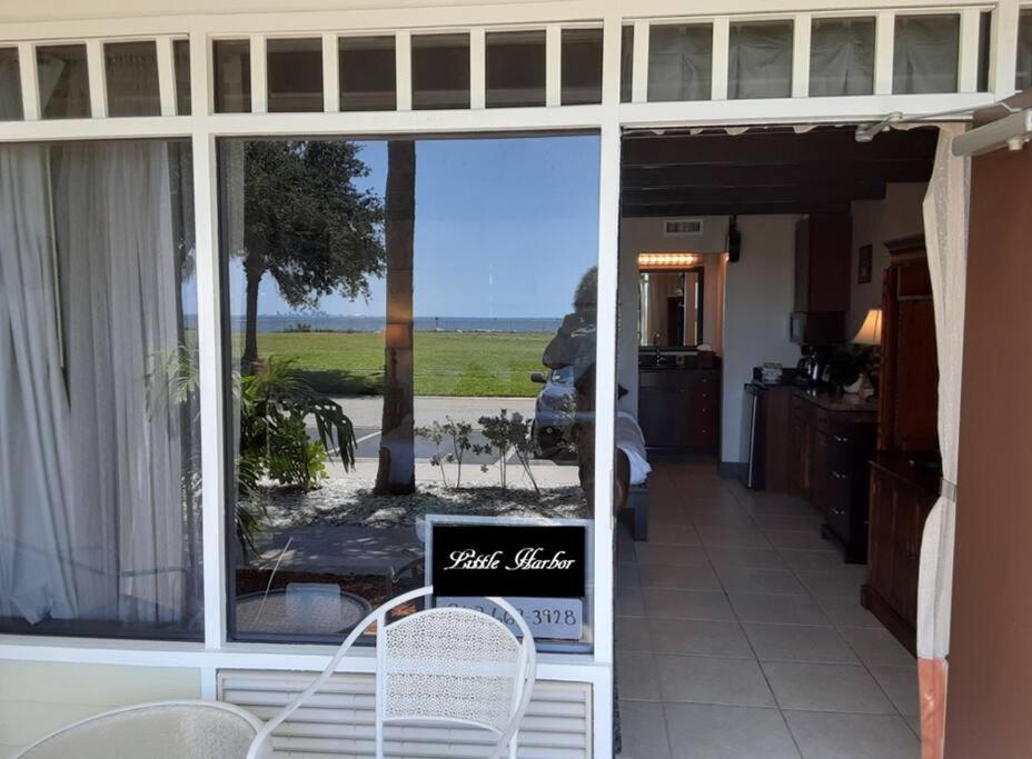 Beautiful One Bedroom Resort-Style Studio With Pool And Beach Access Ruskin Luaran gambar