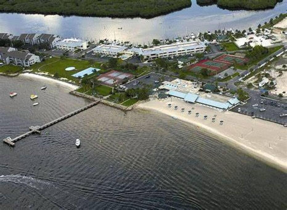 Beautiful One Bedroom Resort-Style Studio With Pool And Beach Access Ruskin Luaran gambar