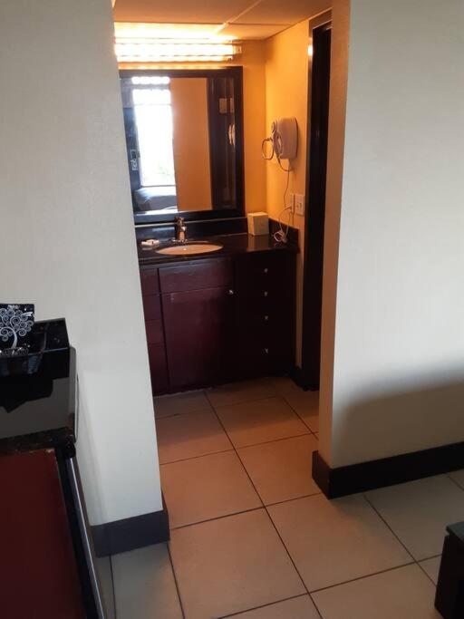 Beautiful One Bedroom Resort-Style Studio With Pool And Beach Access Ruskin Luaran gambar